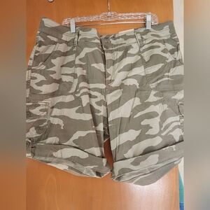 SOMOMA LIFE AND STYLE MODERN FIT BERMUDA SZ 18W MULTI COLOR